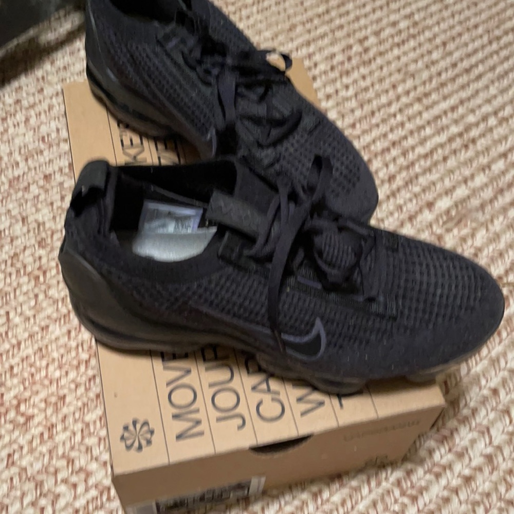 Nikes all Black